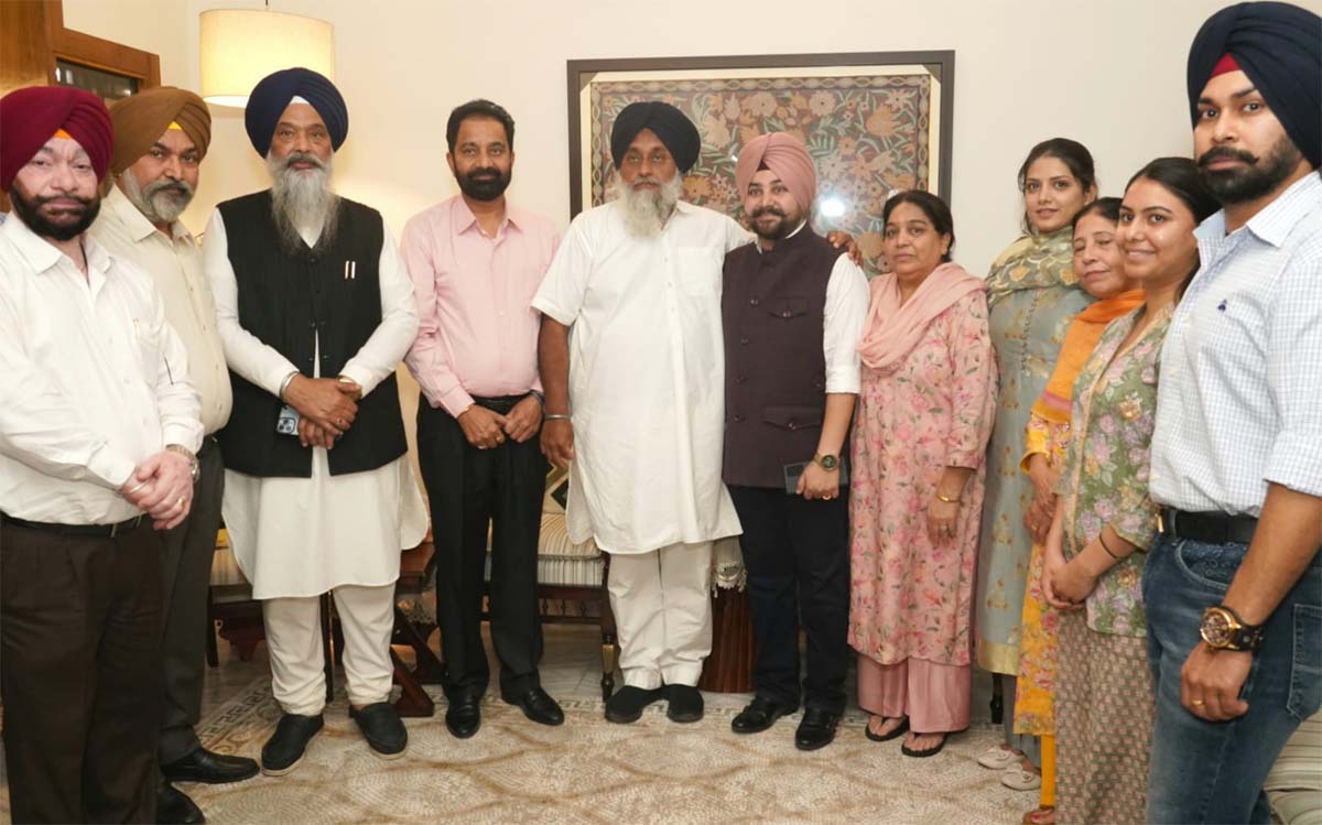 ਸੀਨੀਅਰ ਅਕਾਲੀ ਆਗੂ ਪ੍ਰਦੀਪ ਭਾਰਜ ਦੇ ਘਰ ਪਹੁੰਚੇ ਸੁਖਬੀਰ ਬਾਦਲ, ਪੁੱਤਰ ਦੇ ਵਿਆਹ ਦੀ ਮੁਬਾਰਕਬਾਦ ਦਿੱਤੀ